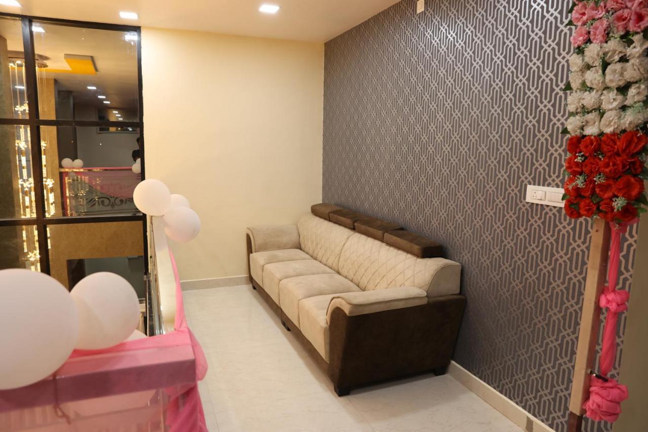 Sunshine International Boarding & Lodging Belur  Экстерьер фото