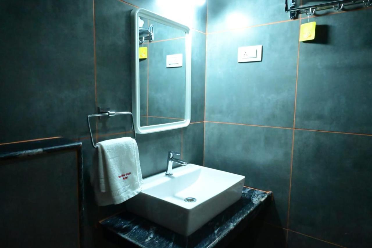 Sunshine International Boarding & Lodging Belur  Экстерьер фото