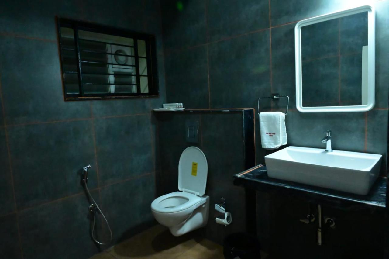 Sunshine International Boarding & Lodging Belur  Экстерьер фото
