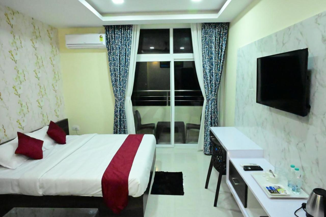 Sunshine International Boarding & Lodging Belur  Экстерьер фото