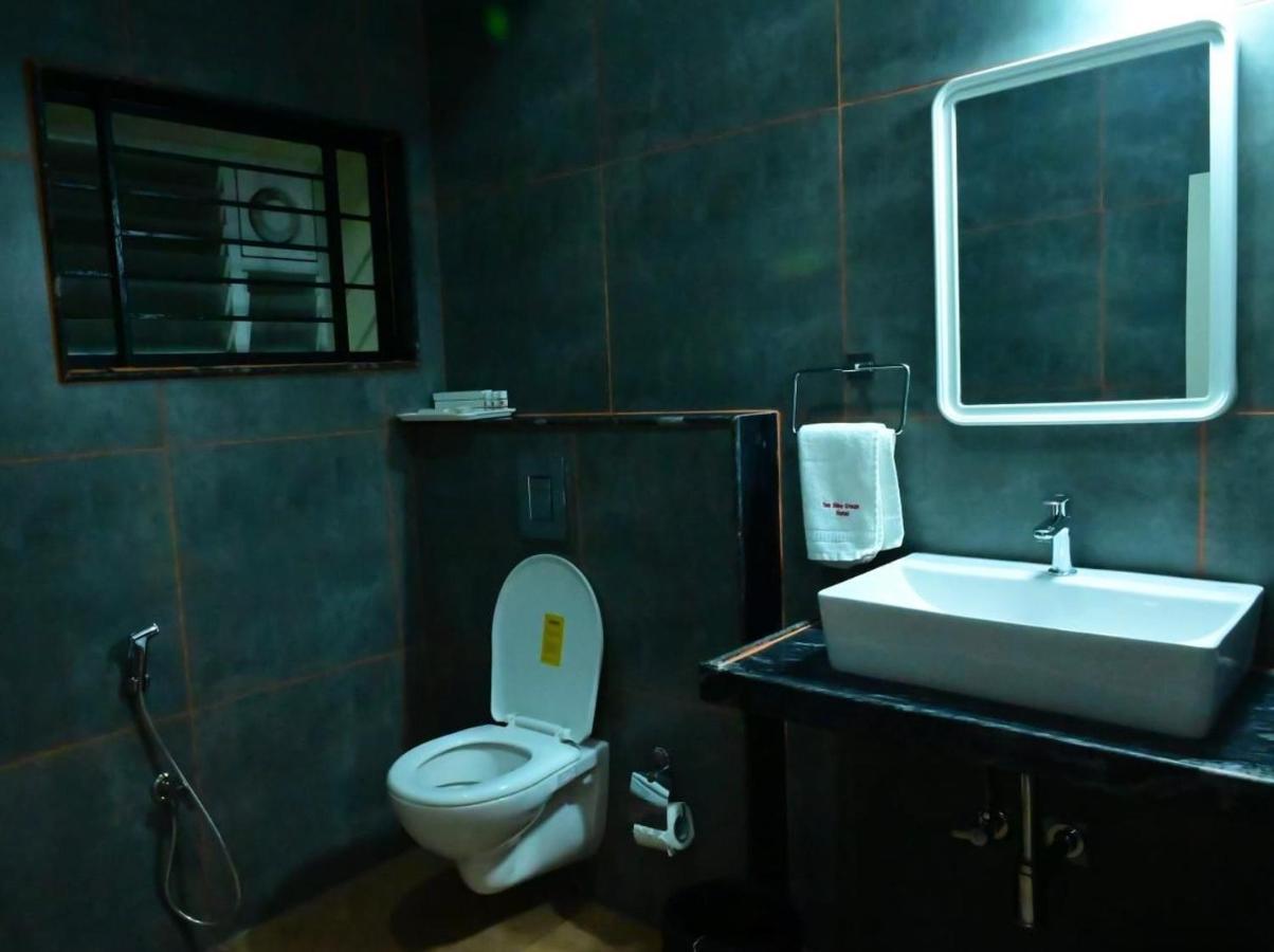 Sunshine International Boarding & Lodging Belur  Экстерьер фото